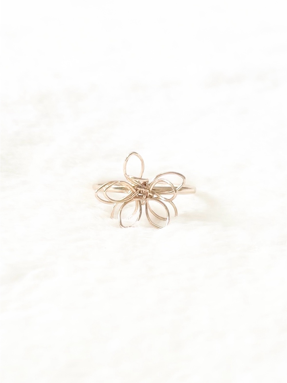 5/$15 🩷 MUST BUNDLE Delicate Floral Wire Ring in Gold